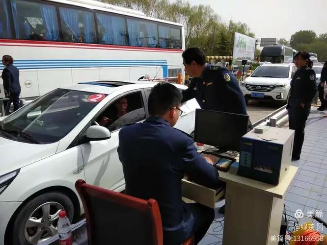 牡丹花會五一節(jié)兩節(jié)疊加,收費站迎來車流高峰期
